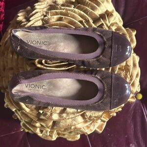 Vionic Orthaheel Technology flats size 7.5 brand new